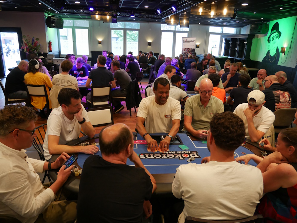 Zaalfoto Tilburg 11 juli Cafe bet kolen