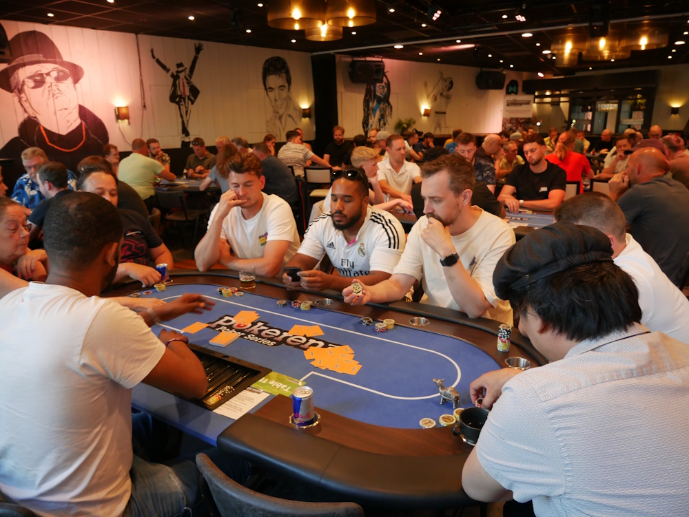 Zaalfoto Tilburg cafe bet kolen 8 augustus